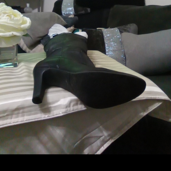 Shoes - Picture 2 of 7